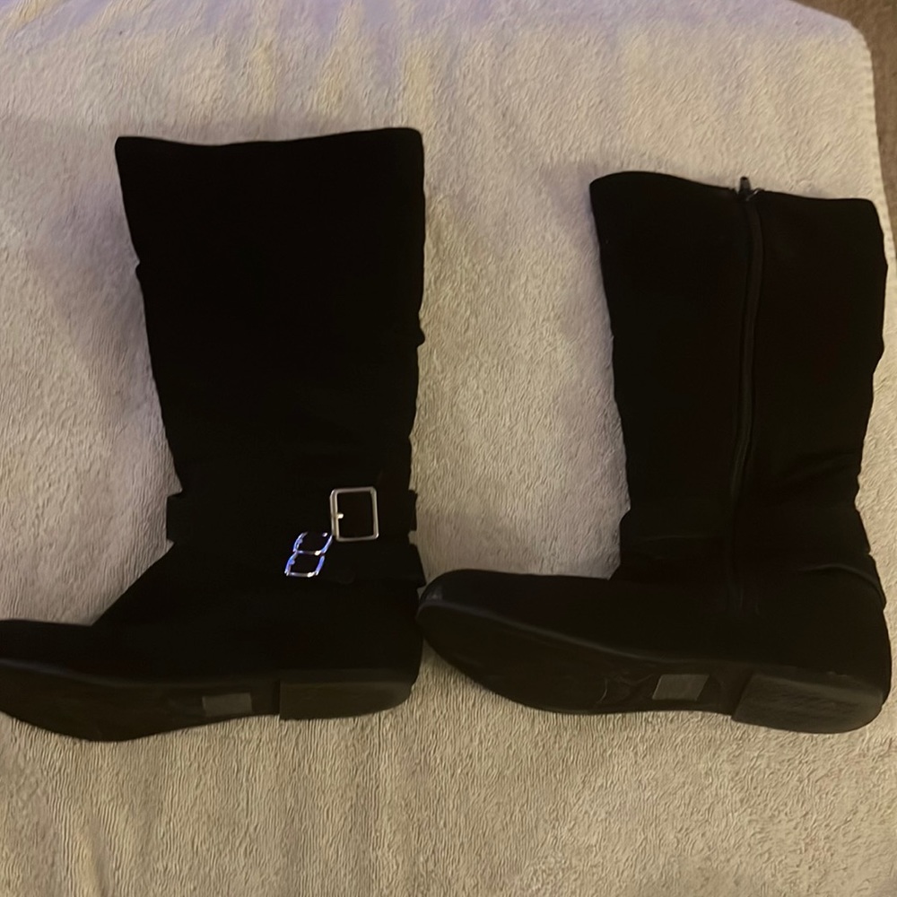 Girls size 2 black suede boots
